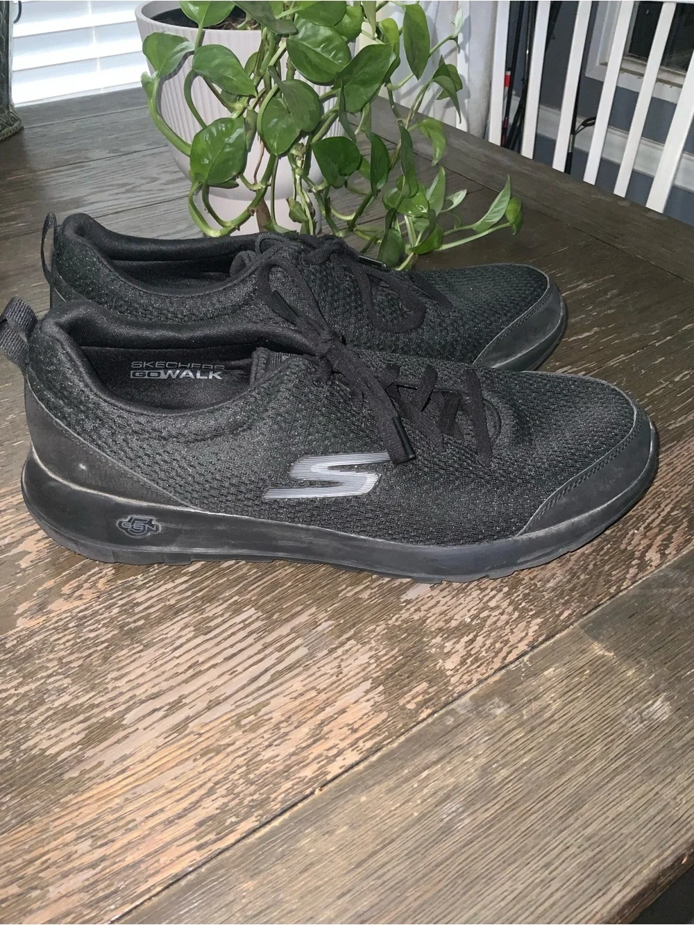 Skechers Go Walk Men's Black Knit Lace-Up Athletic Sneakers - Size 11